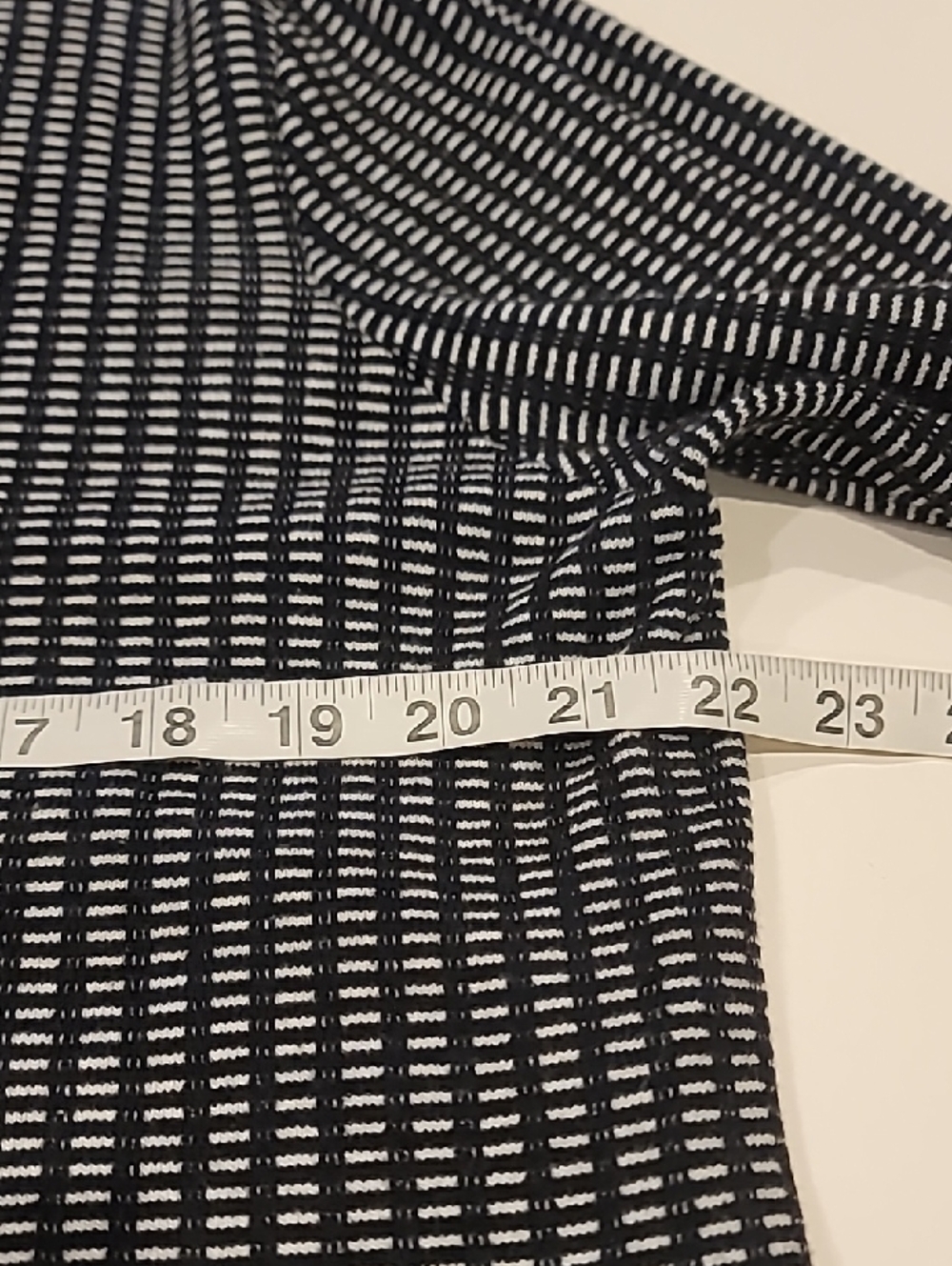 Jones New York Black and White Knit Long Cardigan - Picture 9 of 9